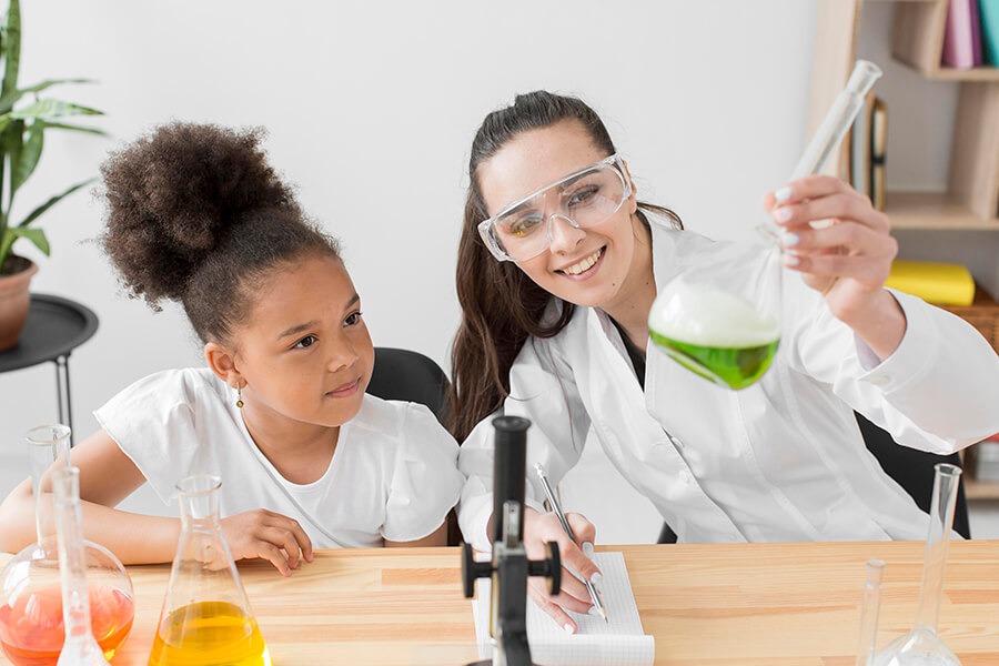 היום הבינלאומי לנשים ונערות במדע והקשר לתחום הניסויים הקליניים